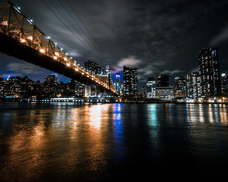 Queensboro Bridge and the New York skyline at night, by Arte City Media