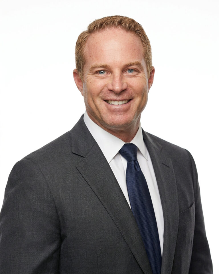 Executive headshot of a businessman in a gray suit on a white background, by Arte City Media