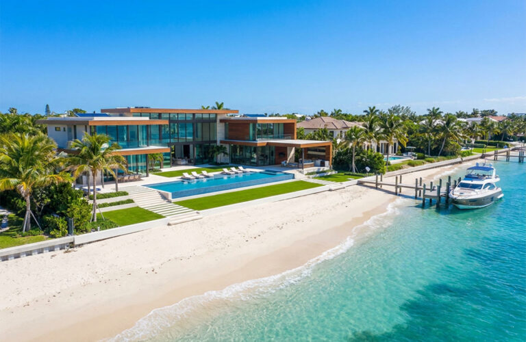 Luxury beachfront home, by Arte City Media