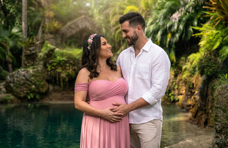 Maternity portrait of an expecting couple, by Arte City Media